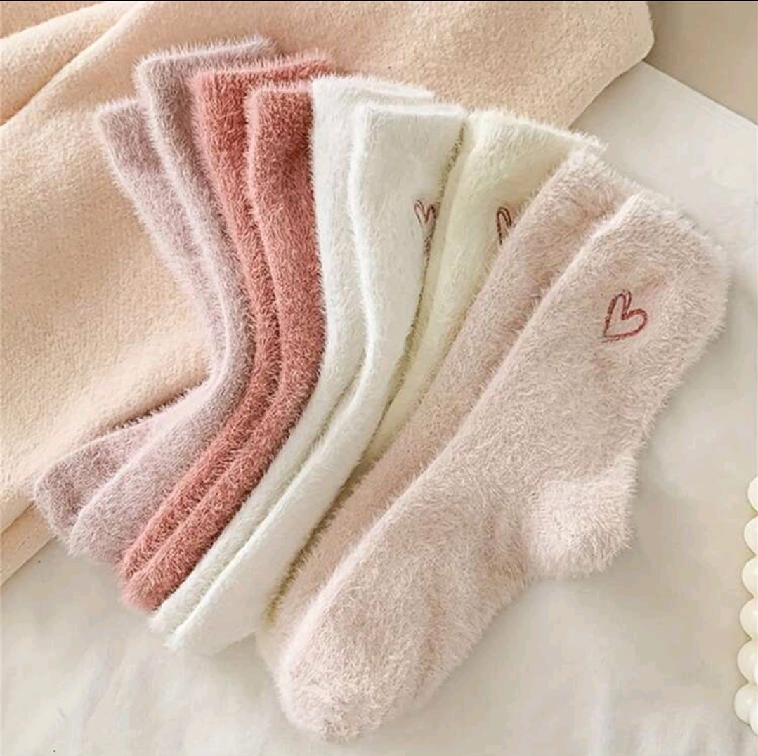 5 Pairs Of Fussy Embroidery Heart Adorable Socks