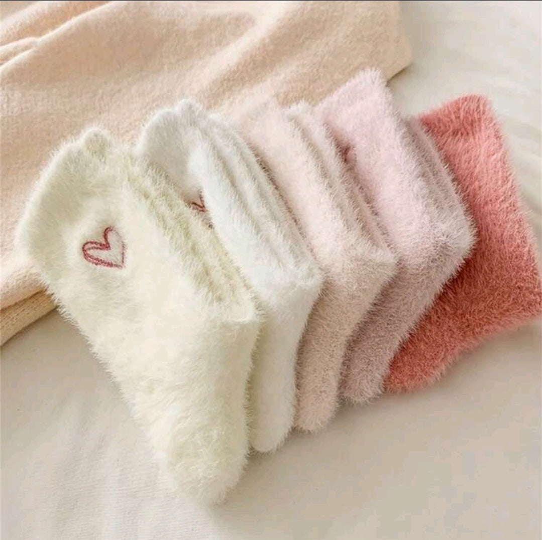 5 Pairs Of Fussy Embroidery Heart Adorable Socks