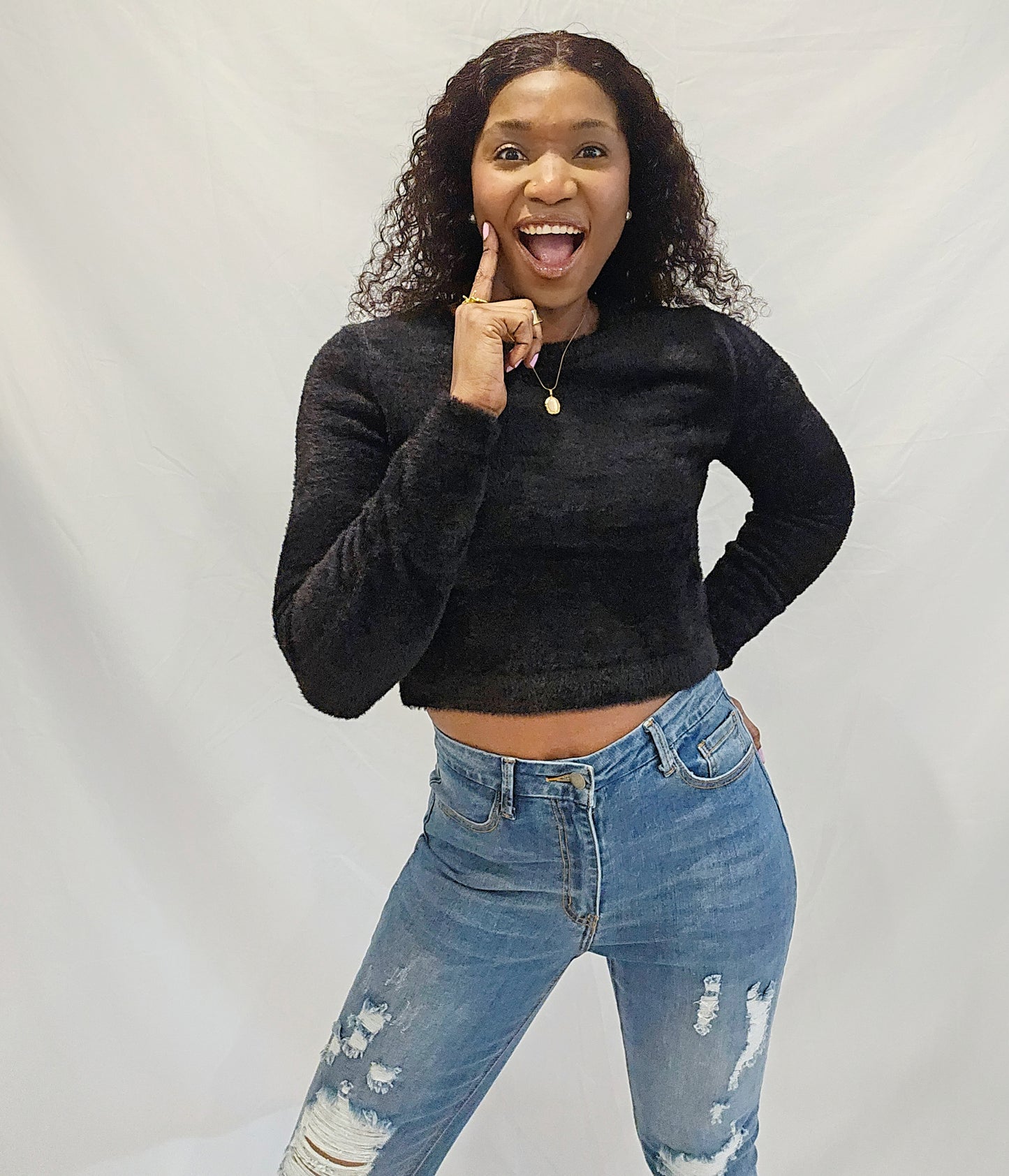 Shy Round Neck Black Fuzzy Croped Sweater